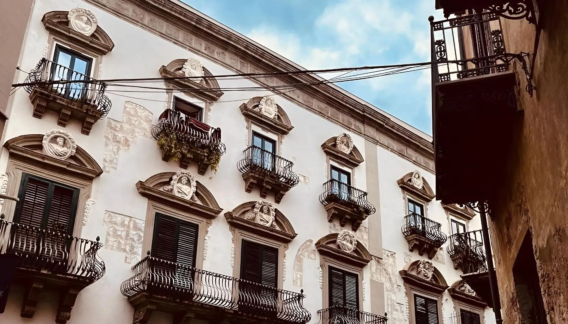 Apartment Elegance And Tradition Two Big Rooms In The Heart Of Palermo