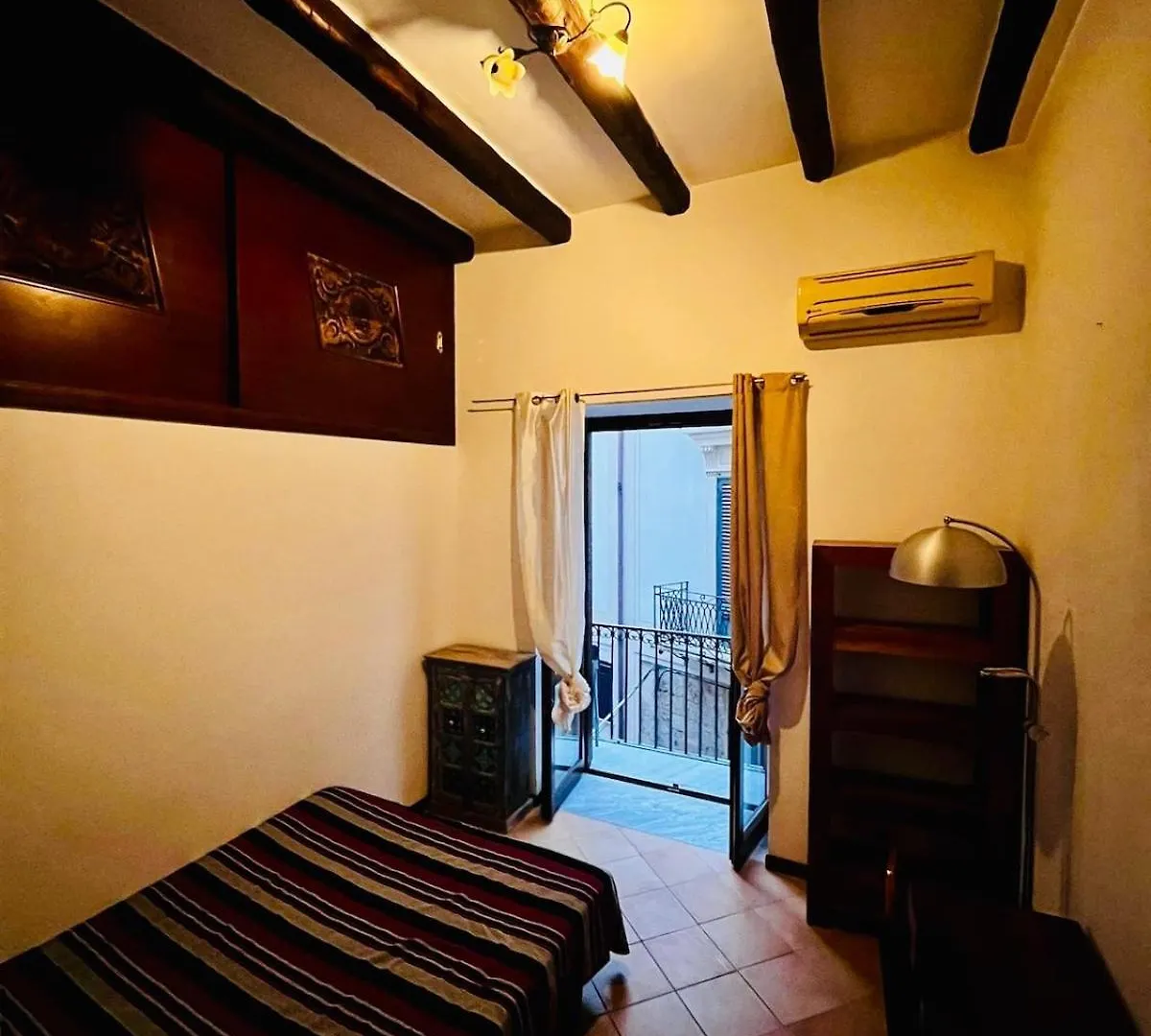 Apartment Elegance And Tradition Two Big Rooms In The Heart Of Palermo