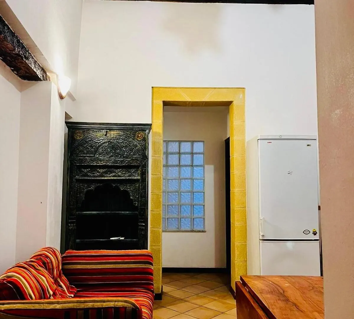 Elegance And Tradition Two Big Rooms In The Heart Of Palermo Italy